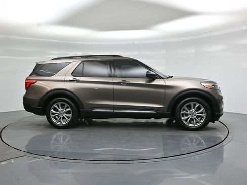 Certified 2021 Ford Explorer XLT w/ Equipment Group 202A RWD image 24