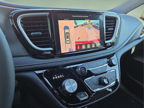New 2026 Chrysler Pacifica Select image 18