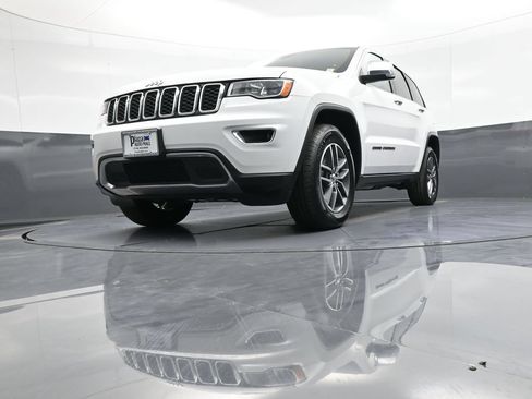 Used 2018 Jeep Grand Cherokee Limited AWD/4WD image 25