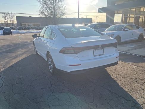 Used 2023 Honda Accord EX image 9