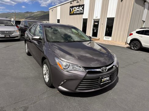 Used 2016 Toyota Camry LE FWD image 1