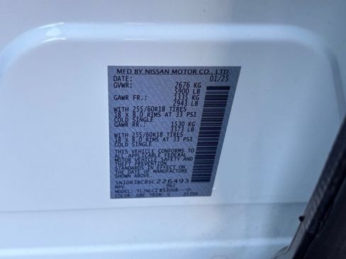 Used 2025 Nissan Pathfinder SV AWD/4WD image 27