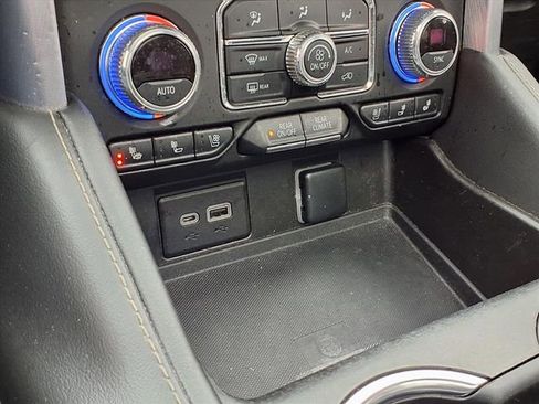 Used 2022 GMC Yukon SLT w/ SLT Premium Package image 14