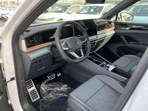 New 2026 Volkswagen Tiguan SEL R-Line AWD/4WD image 11
