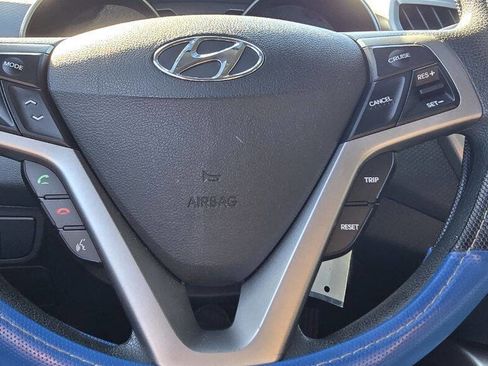 Used 2016 Hyundai Veloster image 14