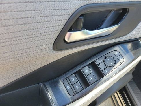 Used 2023 Nissan Rogue SV FWD image 21