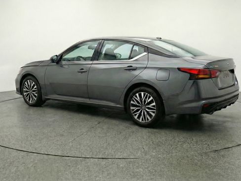 Used 2025 Nissan Altima 2.5 SV image 6