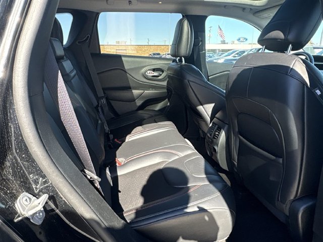 Used 2019 Jeep Cherokee Trailhawk w/ Comfort/Convenience Group AWD/4WD image 27