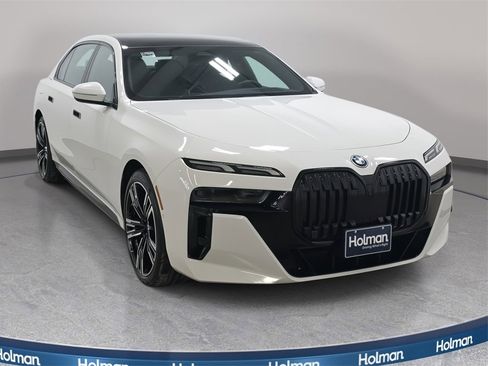 Used 2023 BMW i7 xDrive60 w/ Parking Assistance Package image 4