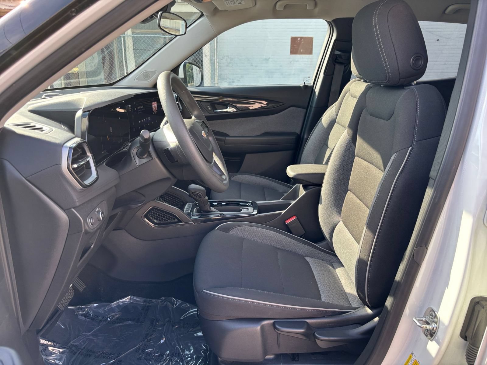 Used 2025 Chevrolet TrailBlazer LT FWD image 25