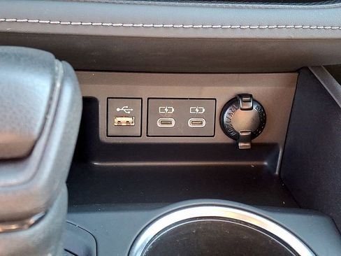 Used 2023 Toyota Highlander L image 25