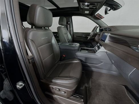 Used 2021 GMC Yukon XL Denali w/ Denali Premium Package image 30