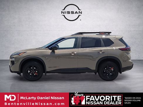 Used 2025 Nissan Rogue SV AWD/4WD image 3