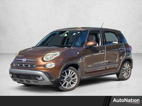 Used 2018 FIAT 500L Trekking w/ Popular Equipment Group image 1