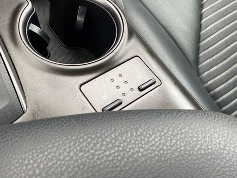 Used 2023 Toyota Camry SE image 12