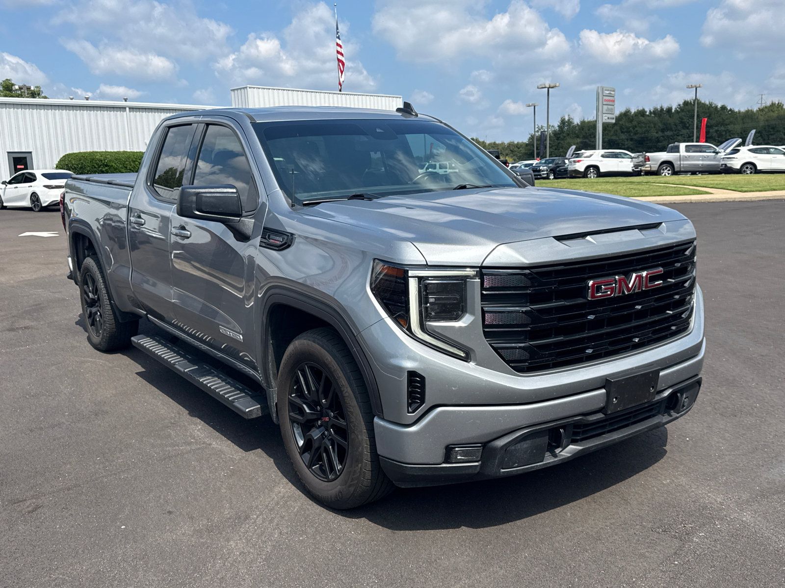 Used 2023 GMC Sierra 1500 Elevation RWD image 3