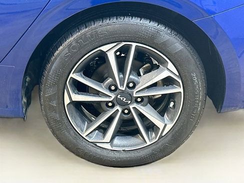 Used 2024 Kia Forte LXS w/ LXS Technology Package FWD image 7