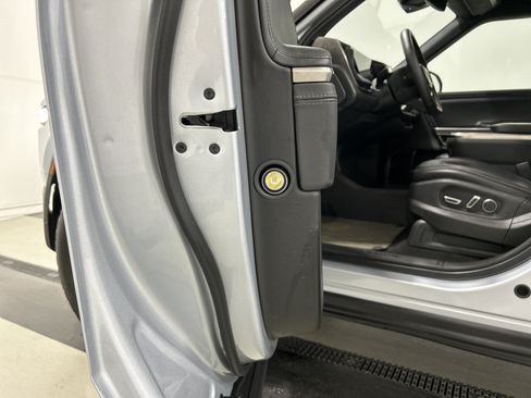 Used 2024 Rivian R1S Adventure AWD/4WD image 32