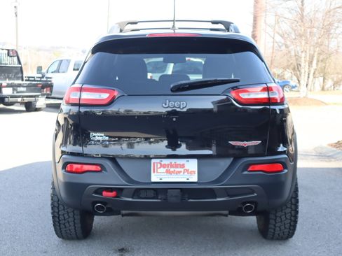 Used 2017 Jeep Cherokee Trailhawk w/ Trailer Tow Group image 8