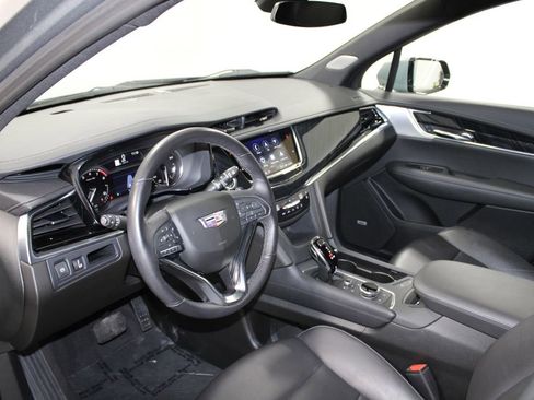 Used 2025 Cadillac XT6 Premium Luxury image 24