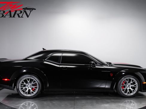 Used 2022 Dodge Challenger SRT Hellcat RWD image 6