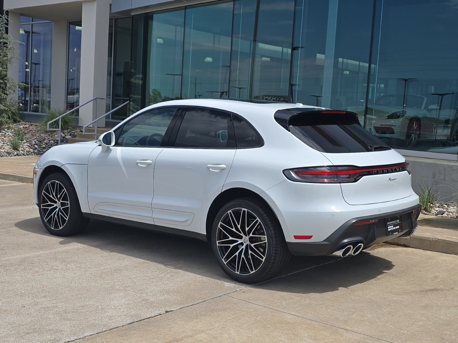 Certified 2026 Porsche Macan AWD/4WD image 3