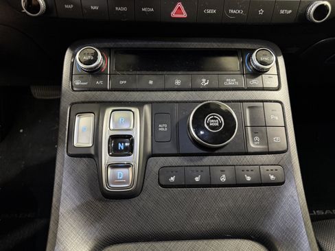Used 2024 Hyundai Palisade Limited FWD image 17