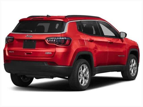 Used 2026 Jeep Compass Latitude AWD/4WD image 2