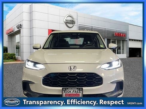 Used 2023 Honda HR-V LX image 2