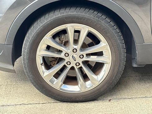 Used 2018 Ford Explorer XLT w/ Equipment Group 202A image 11