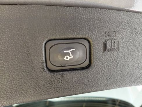 Used 2024 Ford Edge Titanium image 41