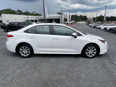 Used 2026 Toyota Corolla LE FWD image 2