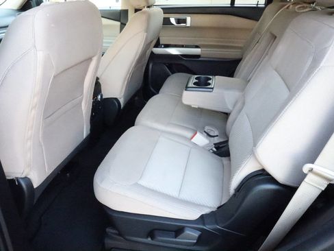 Used 2022 Ford Explorer XLT image 5