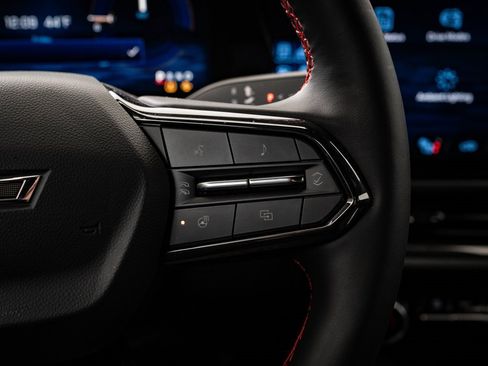 Used 2025 Chevrolet Equinox EV RS image 29