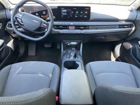 Used 2025 Kia K4 LXS image 40