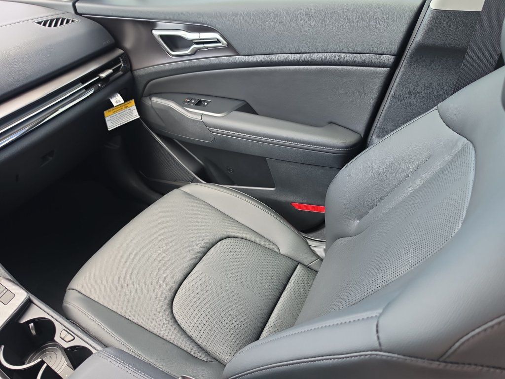 New 2027 Kia Sportage EX w/ EX Panoramic Roof Package FWD image 16