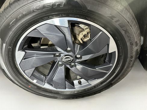 Used 2025 Nissan Rogue SV w/ SV Premium Package image 11