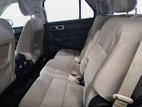 Used 2022 Ford Explorer Base w/ Class IV Trailer Tow Package image 17