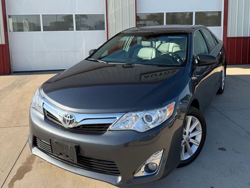 Used 2012 Toyota Camry XLE FWD image 3