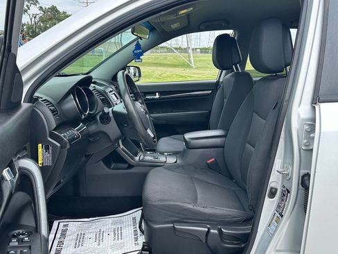 Used 2013 Kia Sorento LX FWD image 11