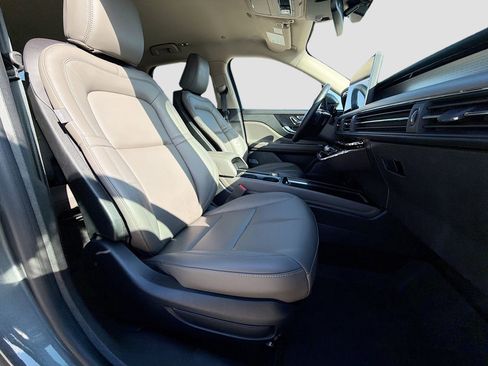 Used 2025 Lincoln Corsair FWD image 30