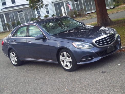 Used 2014 Mercedes-Benz E 350 4MATIC Sedan image 26