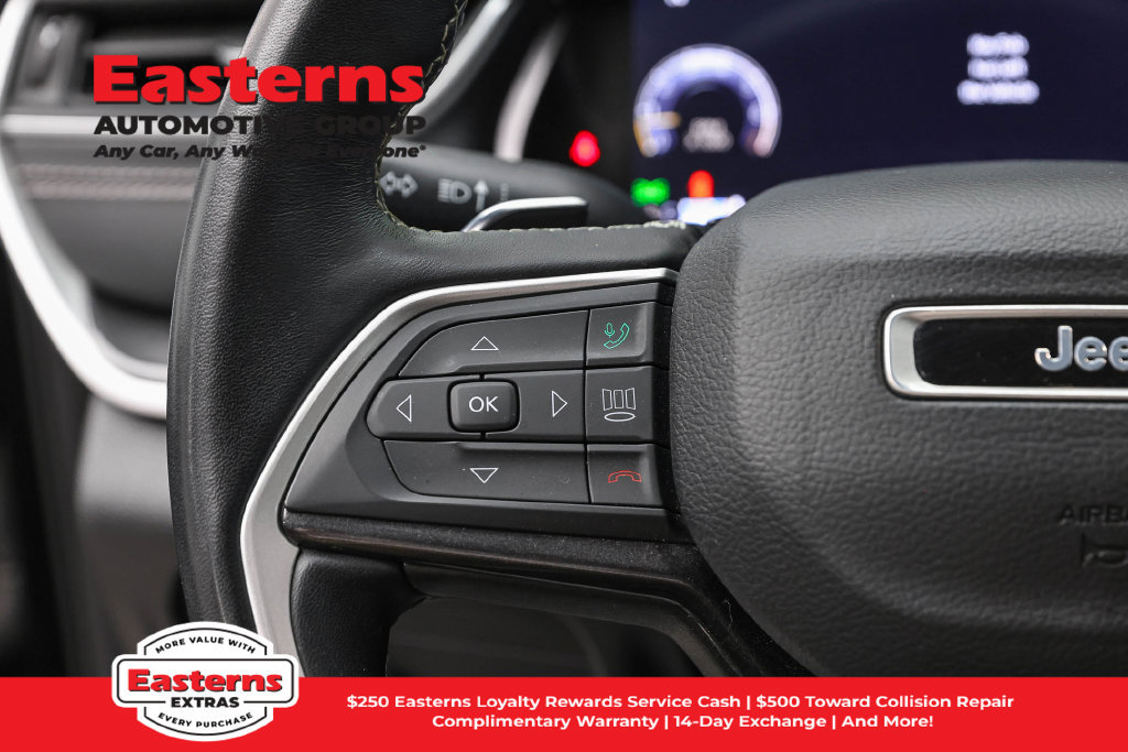 Used 2022 Jeep Grand Cherokee L Laredo w/ Luxury Tech Group I AWD/4WD image 16
