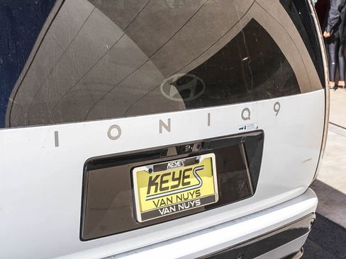 New 2026 Hyundai Ioniq 9 Calligraphy w/ Tow & Go Package AWD/4WD image 14