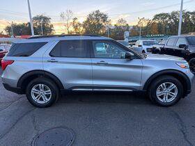 Used 2023 Ford Explorer XLT AWD/4WD image 4