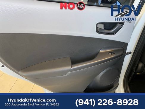 Used 2018 Hyundai Kona SE FWD image 38