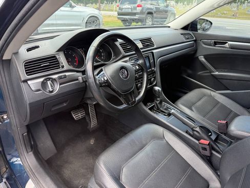 Used 2018 Volkswagen Passat 2.0T R-Line FWD image 9