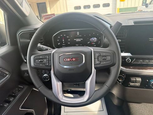 New 2026 GMC Sierra 1500 SLE w/ Preferred Package AWD/4WD image 17