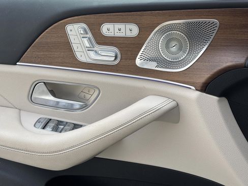 Used 2023 Mercedes-Benz GLS 580 4MATIC image 17