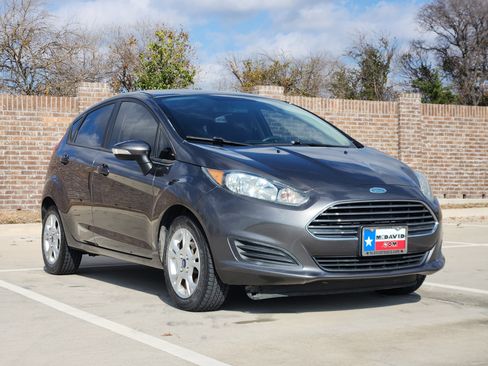 Used 2015 Ford Fiesta SE image 4